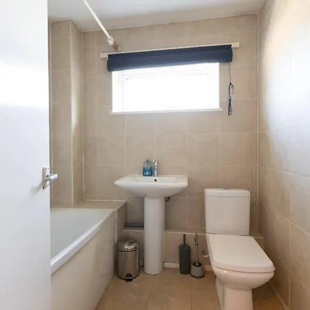 Ideal With Private Parking For Contractors & Groups *